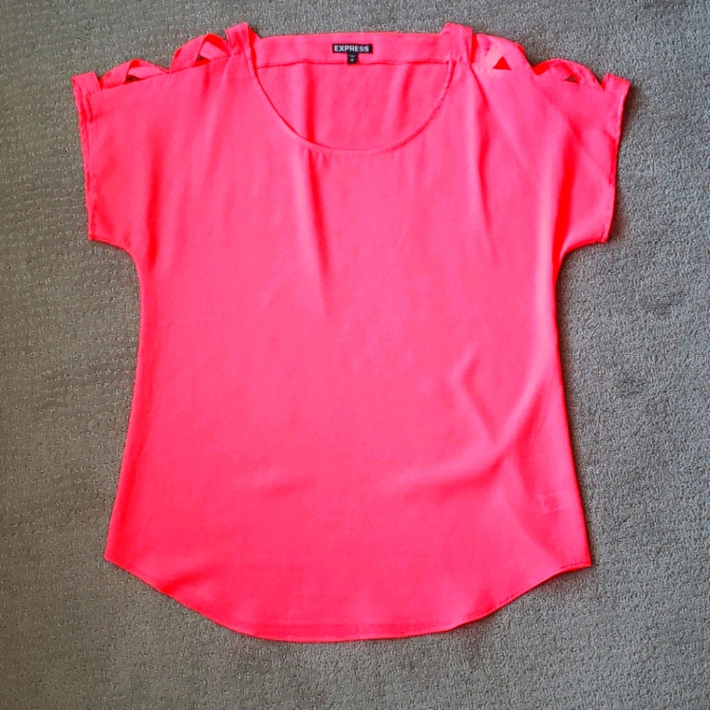 Express top with detailed sleeves
